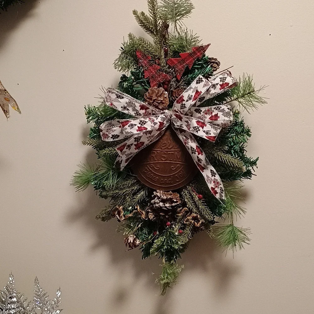 Festive Green Holiday Wreath with Red Accents